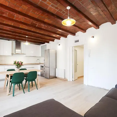 Cozy Spacious With Terrace With Parking 아파트
