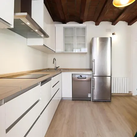 Cozy Spacious With Terrace With Parking 아파트